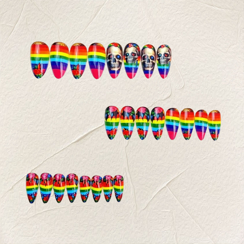 Kreative Kunstnägel im Totenkopf- und Regenbogen-Design Brehn