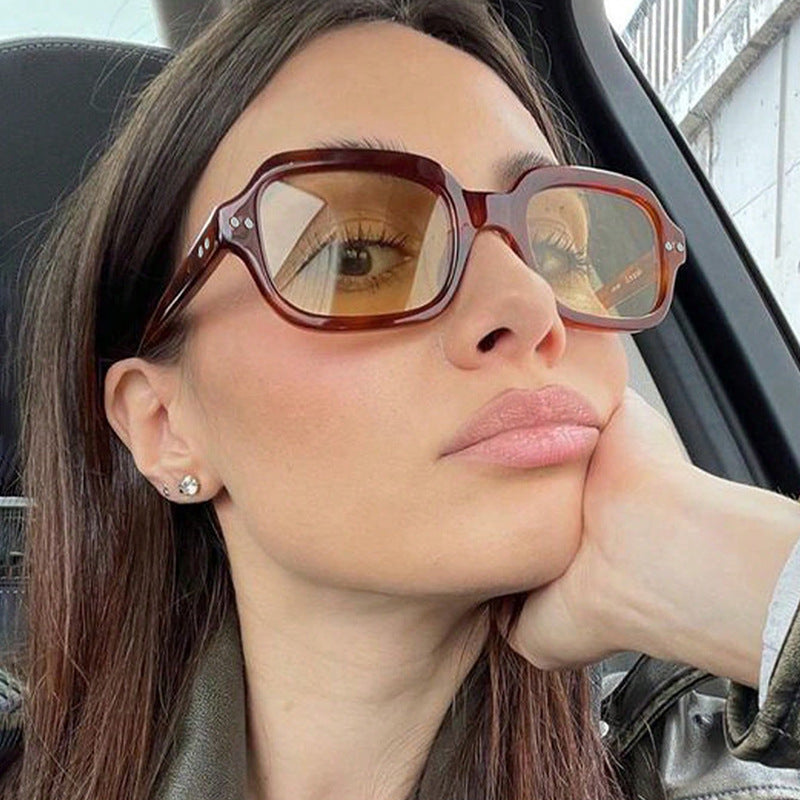 Damen moderne quadratische Sonnenbrille mit breitem Rahmen und elegantem Design Brehn