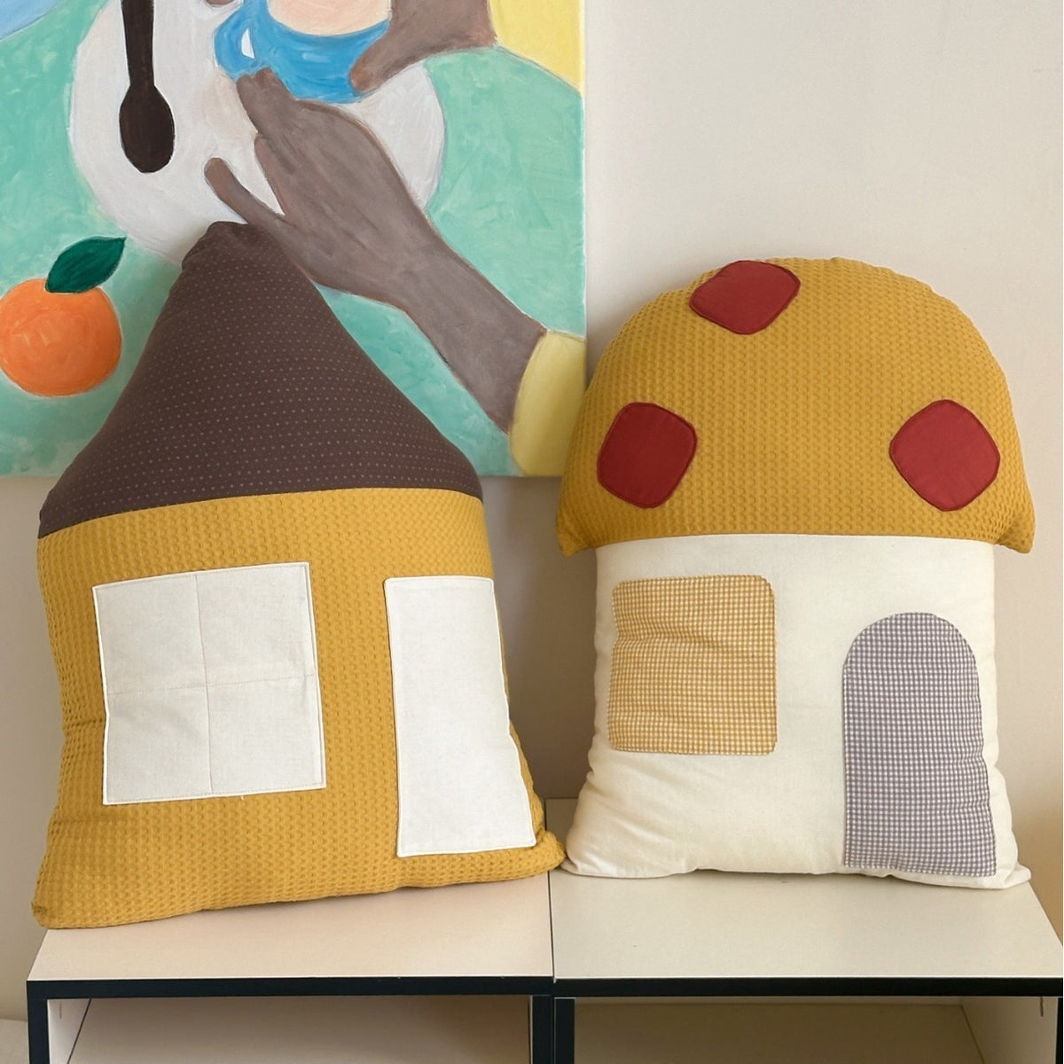 Großer Kuschel-Teddybär aus Baumwollstoff mit floralem Hemd handgenäht