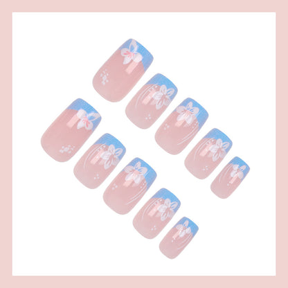 Kunstnagelset mit zarten Blüten-Designs Brehn