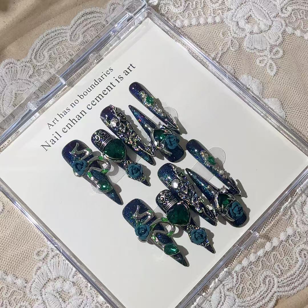 Gothic-Themen Press-On Nail Art Set