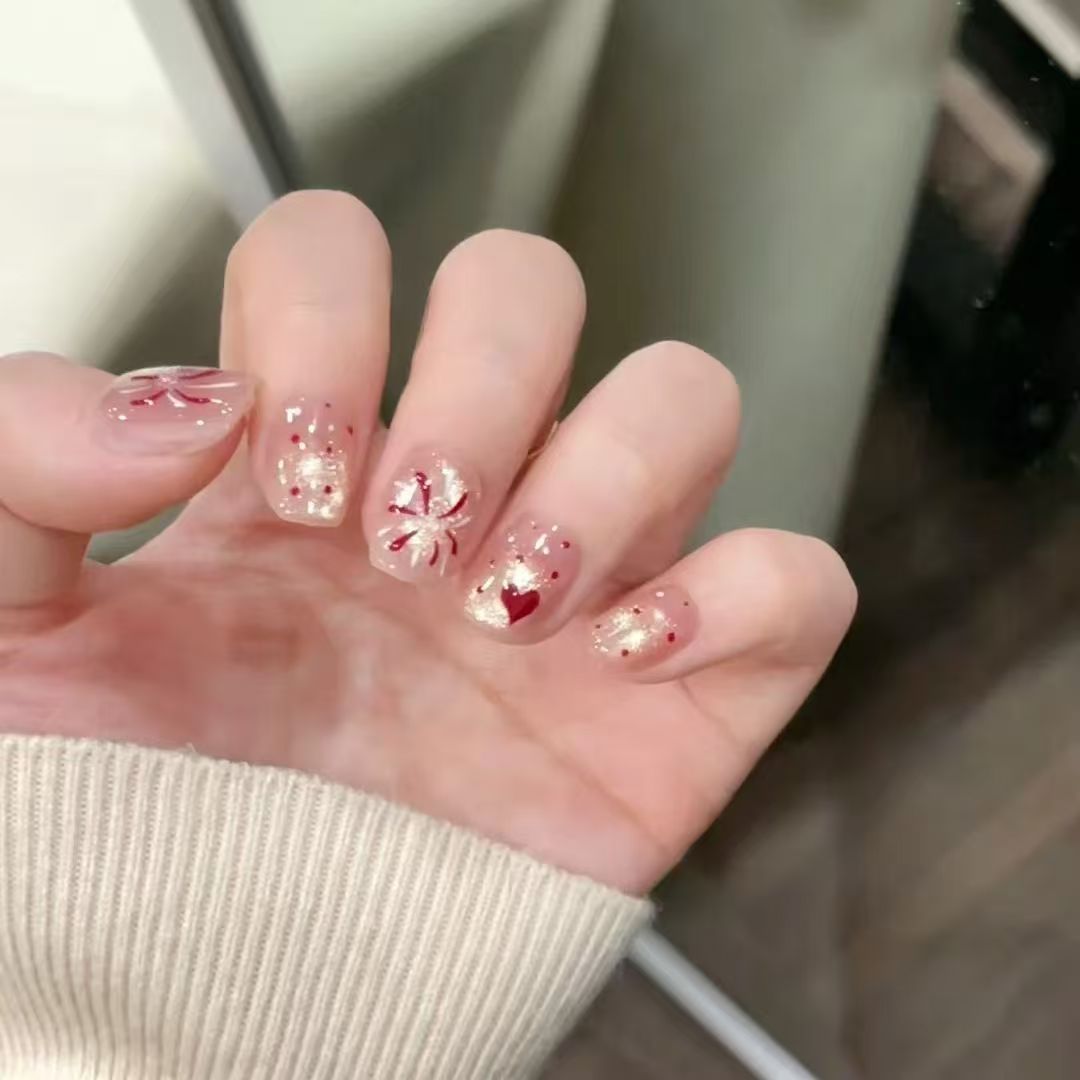 Dekorativer Press-On Nagelset mit verspielten Bogen Designs Brehn