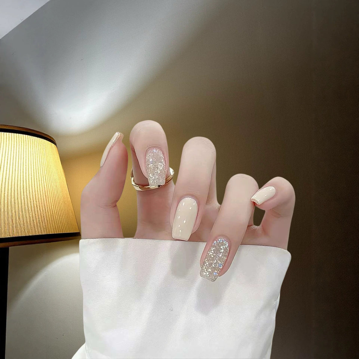 Glitzernde Press-On Nagelverlängerungen
