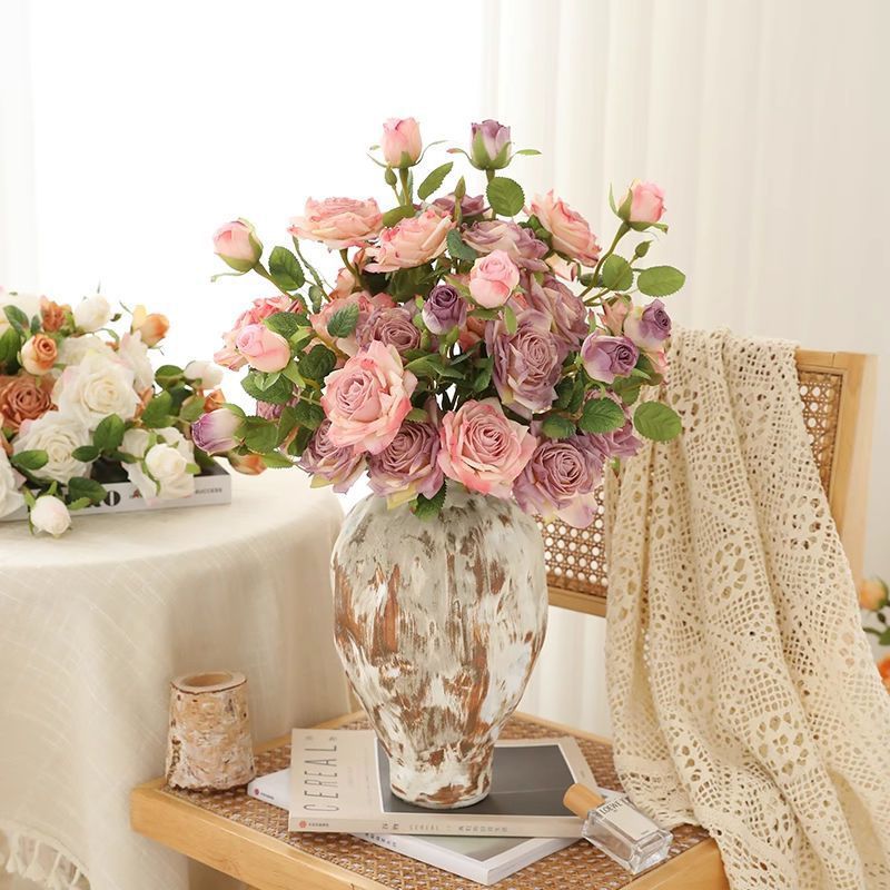 Lebensechtes Blumenstrauß-Arrangement
