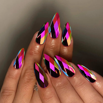 Stiletto-Nagelkunstverlängerungen mit geometrischem Prismadesign Brehn