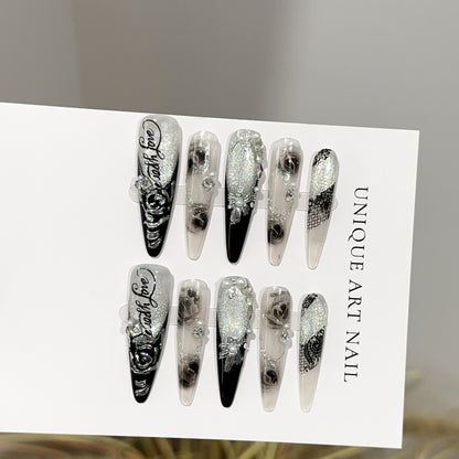 Elegantes Stiletto Press-On Nagelkunstset mit floralem und edelsteinartigem Akzenten