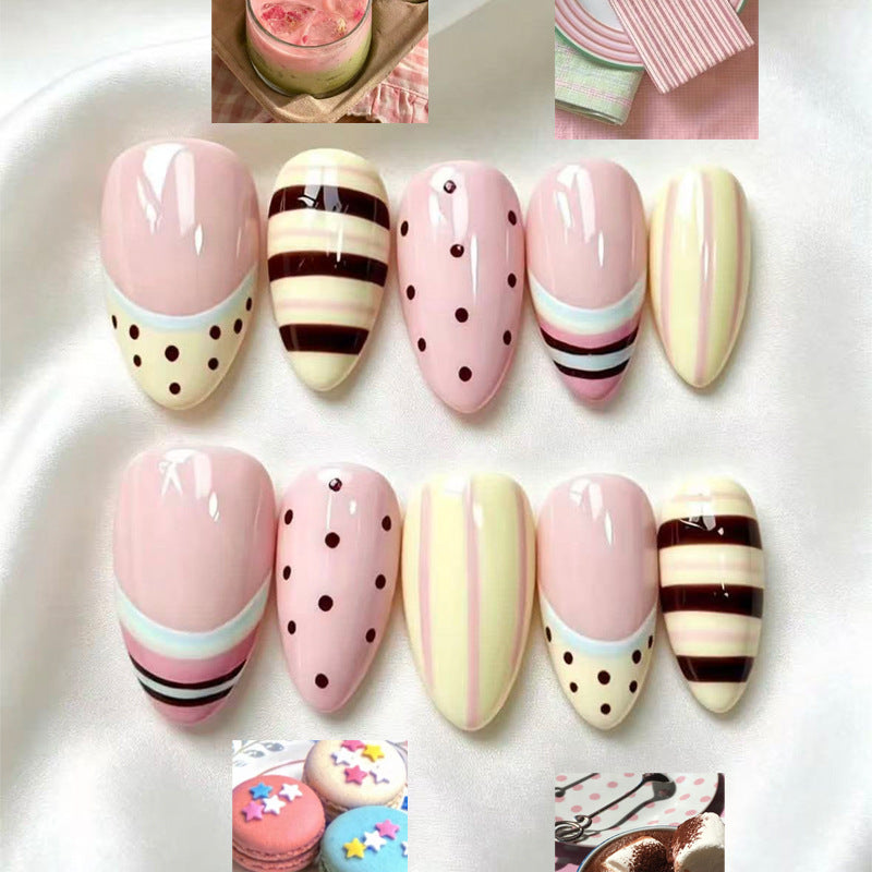 Künstlerisches gemustertes Press-On Nagelset Brehn