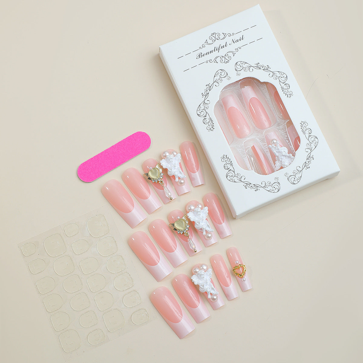 Kunstnagelset mit luxuriösen Blüten- und Perlverzierungen Brehn