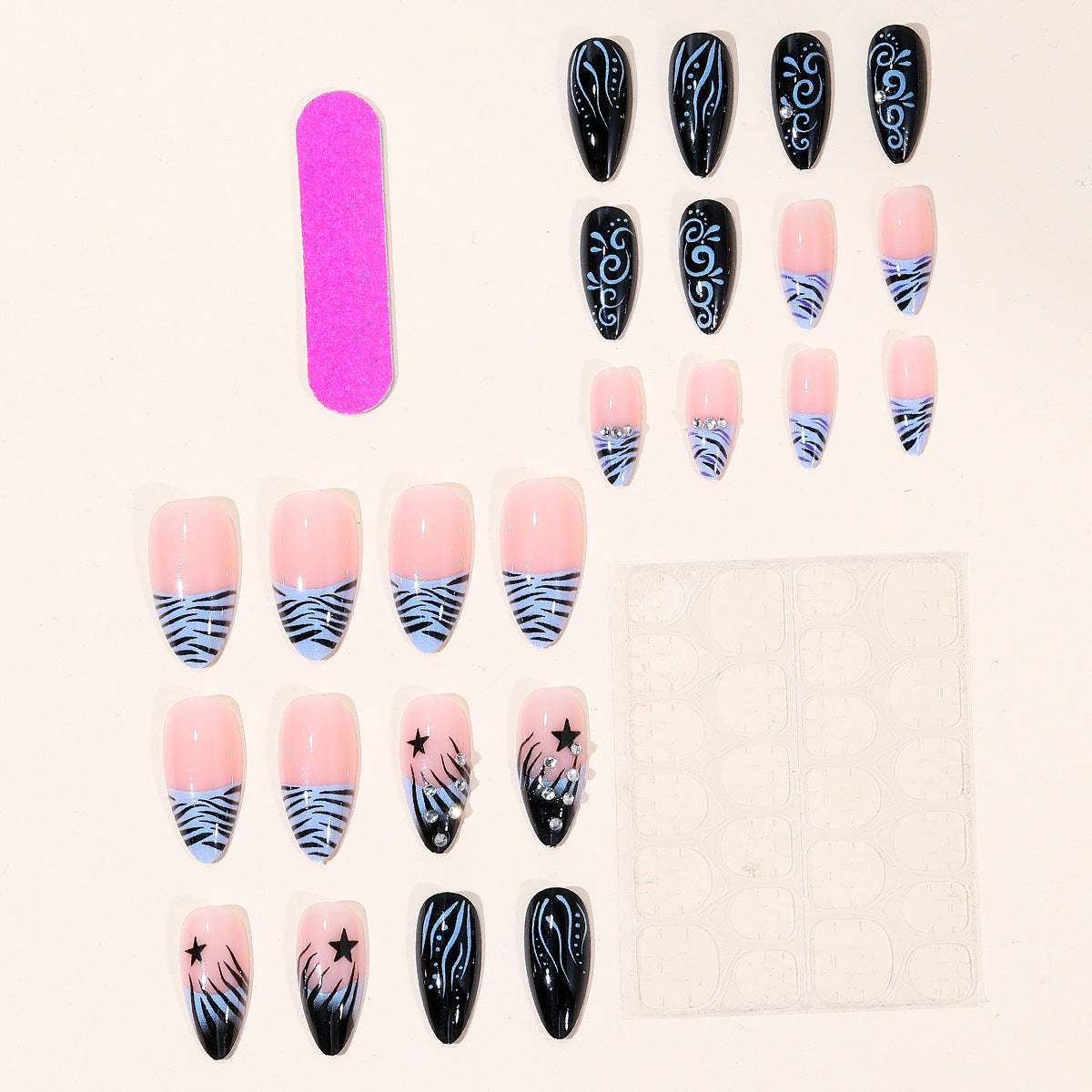 Künstlerische Stiletto-Nagelverlängerungen mit Strassakzenten Brehn