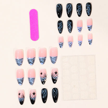 Künstlerische Stiletto-Nagelverlängerungen mit Strassakzenten Brehn