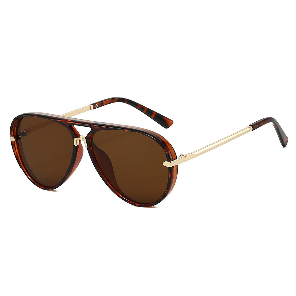 Elegante Aviator-Sonnenbrille mit goldenen Akzenten Brehn