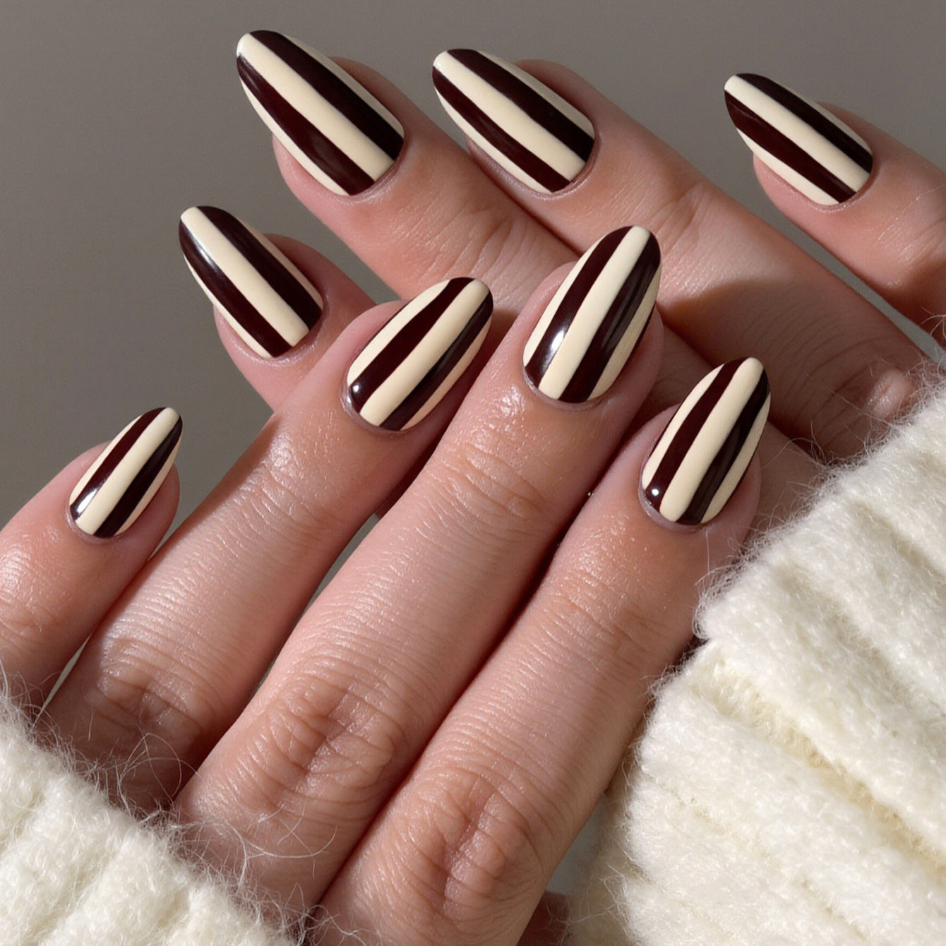 Gestreiftes Nagelkunst-Wickelset Brehn