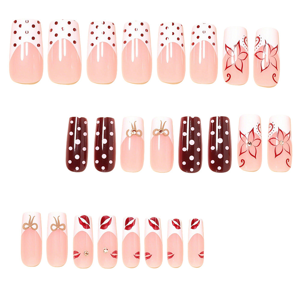 Dekoratives Press-On Nagelkunst-Set mit floralen Akzenten Brehn