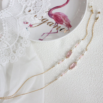 Elegante Schmuckkette mit Perlen und Pinken Akzenten Brehn