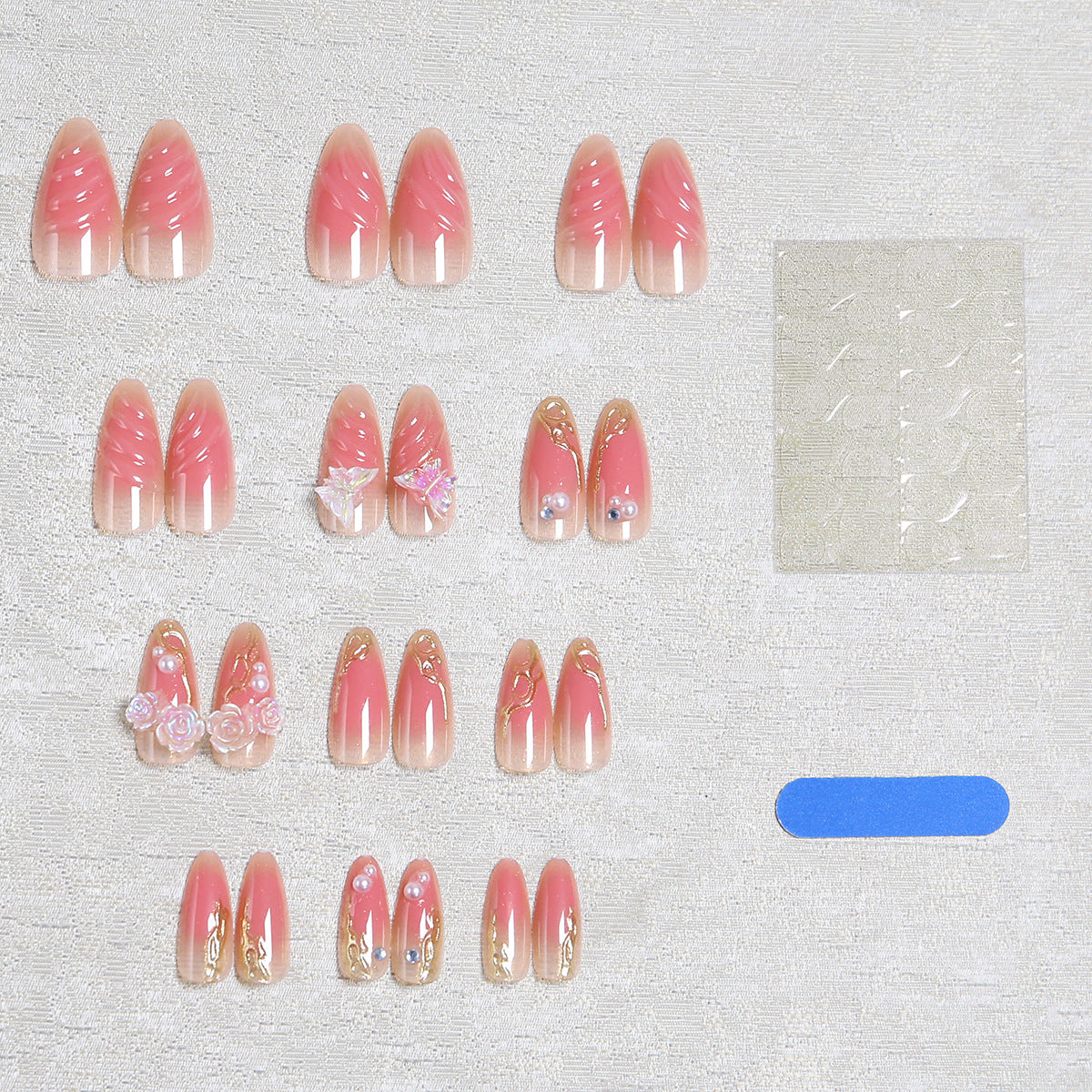 Kunstnägel mit zartem Rosen-Design und Glitzerakzenten Brehn