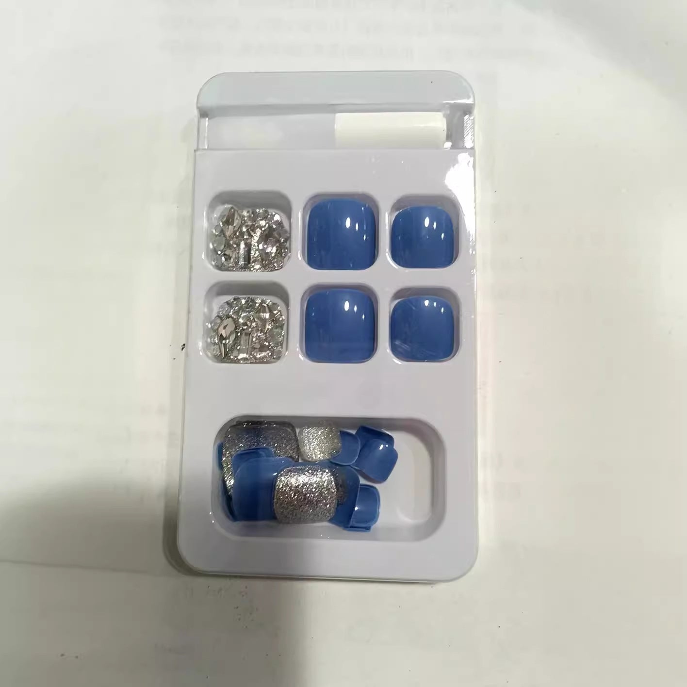 Dekoratives Press-On Nagelset mit Strassakzenten Brehn