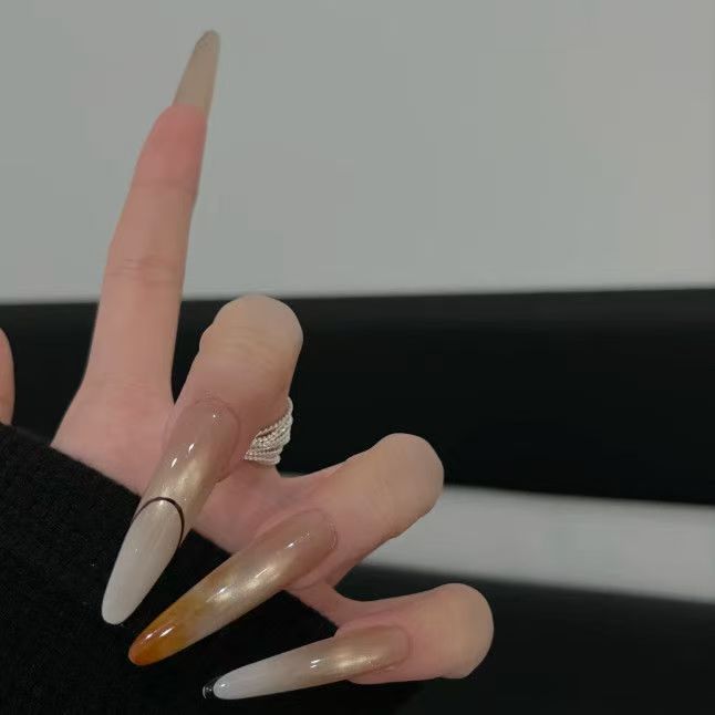 Erweiterte Stiletto-Nail-Art-Verlängerungen