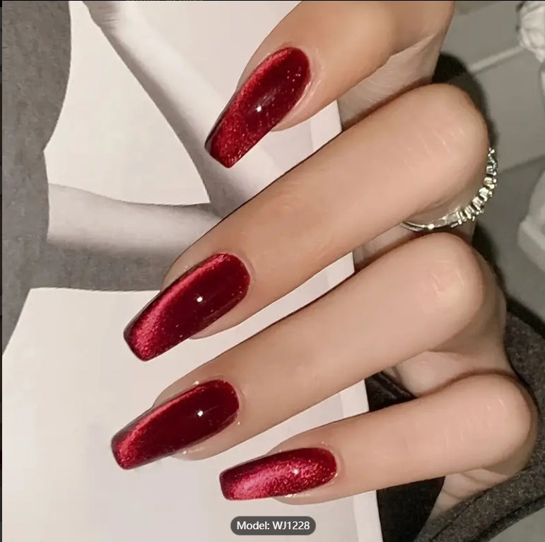 Glänzendes Press-On-Nagelset mit elegantem Finish Brehn