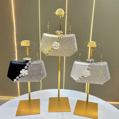 Glamouröse Clutch-Tasche mit Strassbesatz