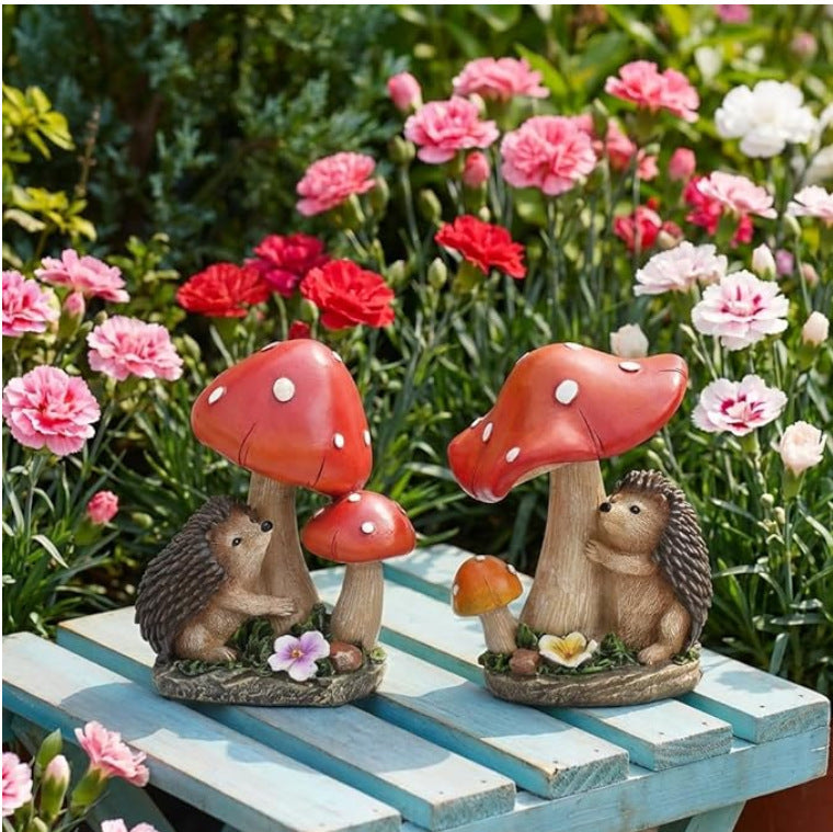 Niedliche Dekofigur mit Igel und Fliegenpilzen Brehn