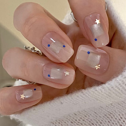 Elegantes Press-On-Nageldesign-Set mit Stern- und Punktmustern Brehn