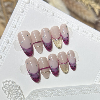 Künstlerisches Stiletto Press-On Nagelset mit Strassakzenten Brehn