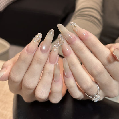 Elegante Stiletto-Nagelerweiterungen