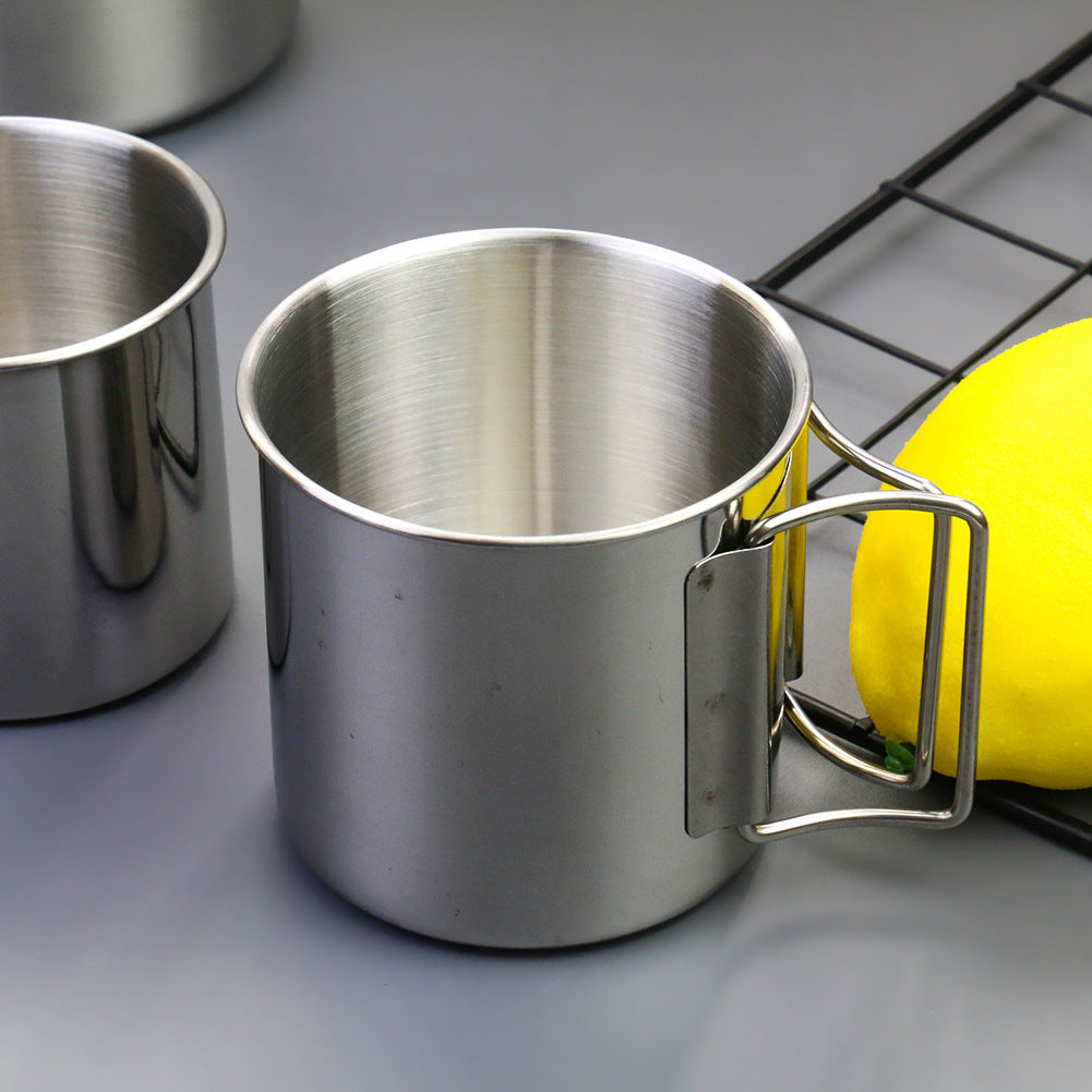 Edelstahl Nesting Camping Becher Set mit zusammenklappbaren Griffen und gerollten Rändern Brehn
