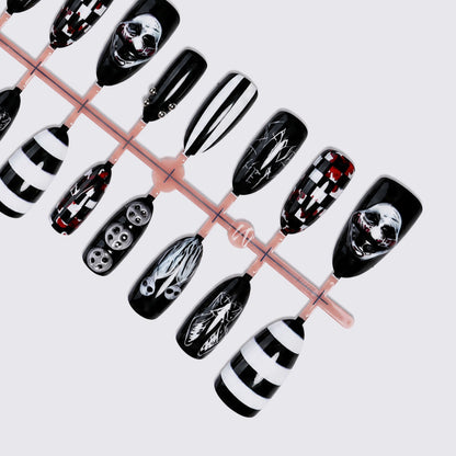 Gruseliges Halloween Kunstnagelset mit Kreativen Designs und 3D-Effekten Brehn