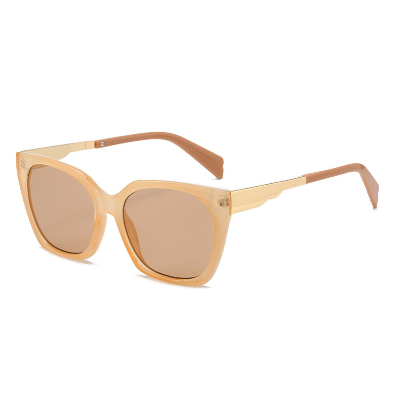 Damen Oversized-Sonnenbrille mit elegantem transparentem Rahmen und goldenen Akzenten Brehn