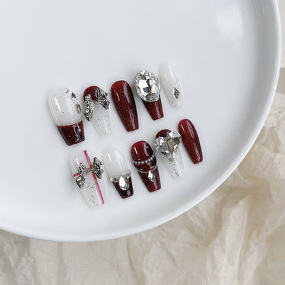 Dekoratives Press-On Nagelkunstset mit Schleifen- und Edelsteindetails