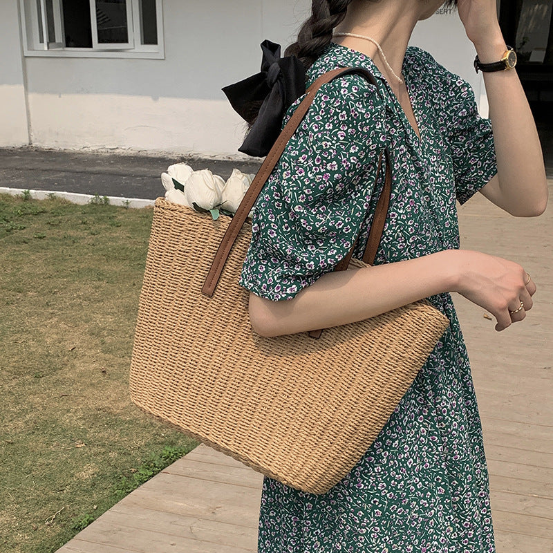 Geräumige Basttasche mit Nachhaltigen Ledergriffen Brehn