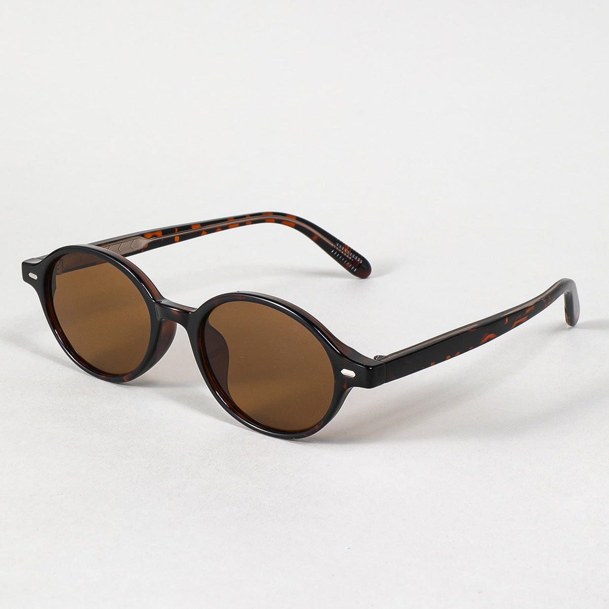 Damen modische Sonnenbrille im ovalen Design mit stylischen Akzenten Brehn