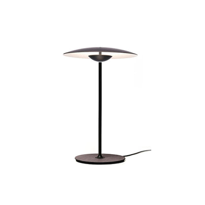 Schlanke moderne Tischlampe mit minimalistischem Design