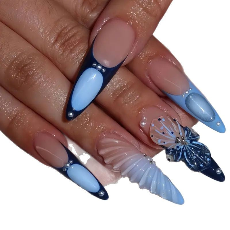 Künstlerische florale Nagelverlängerungen Brehn