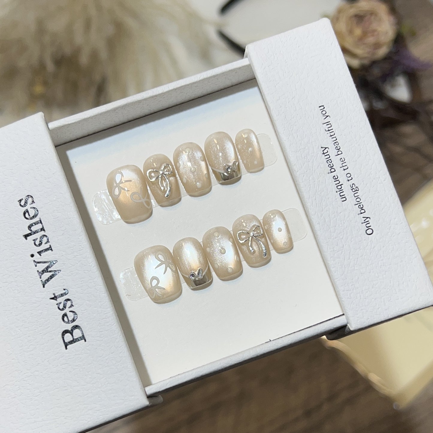 Elegantes mit Schleifen verziertes Press-On Nail Art Set Brehn