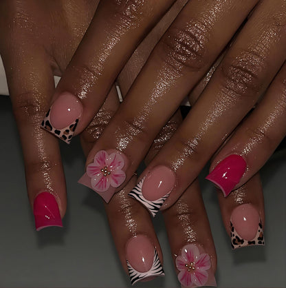 Dekoratives florales Press-On-Nagelkunst-Set Brehn