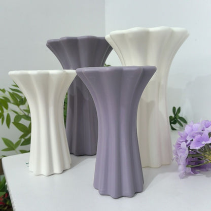 Skulptierte dekorative Blumenvase Brehn