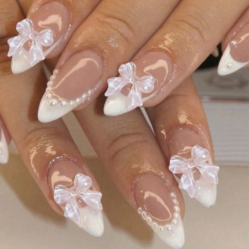 Kunstnagelset mit hochwertigen Designs und eleganten Verzierungen Brehn