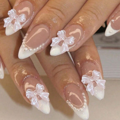 Kunstnagelset mit hochwertigen Designs und eleganten Verzierungen Brehn