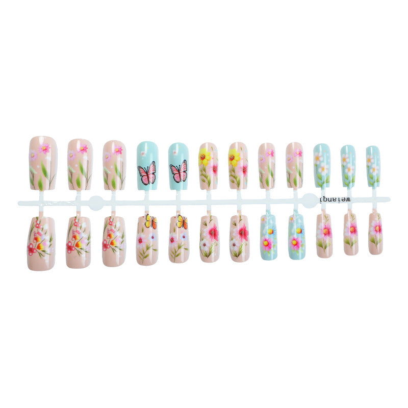 Dekoratives Press-On Nagelkunst Set mit Blumen- und Schmetterlingsdesigns Brehn