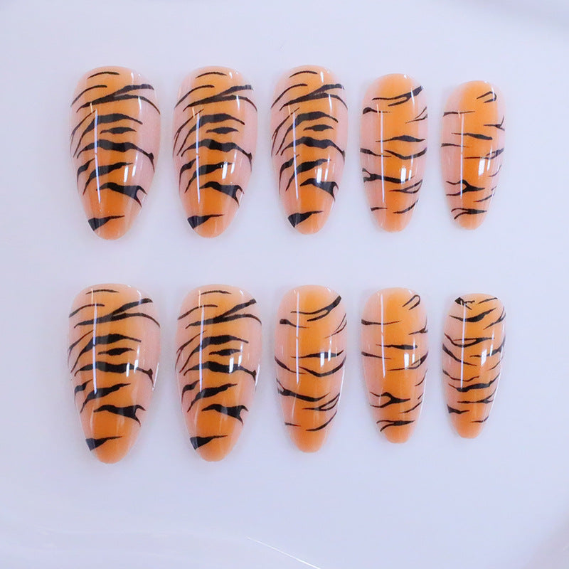 Detaillierte Tiger-Druck Nagelkunst Brehn