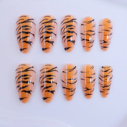 Detaillierte Tiger-Druck Nagelkunst Brehn