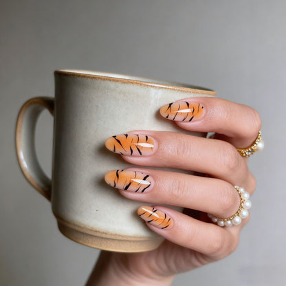 Detaillierte Tiger-Druck Nagelkunst Brehn
