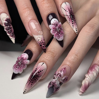 Kunstvolle Stiletto-Nägel mit floralen 3D-Verzierungen Brehn