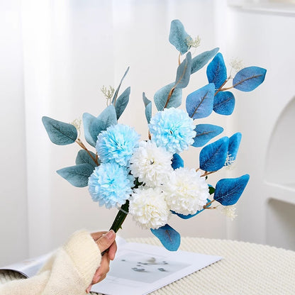 Dekorative Blumenarrangement mit stilvase