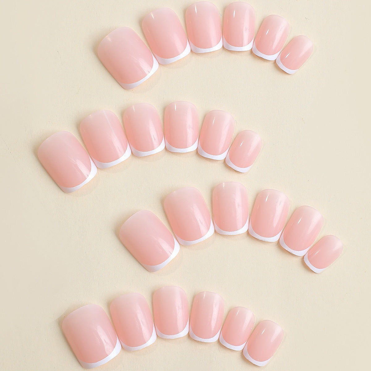 Kunstnagelset mit kreativen Tier- und Glitzerdetails Brehn