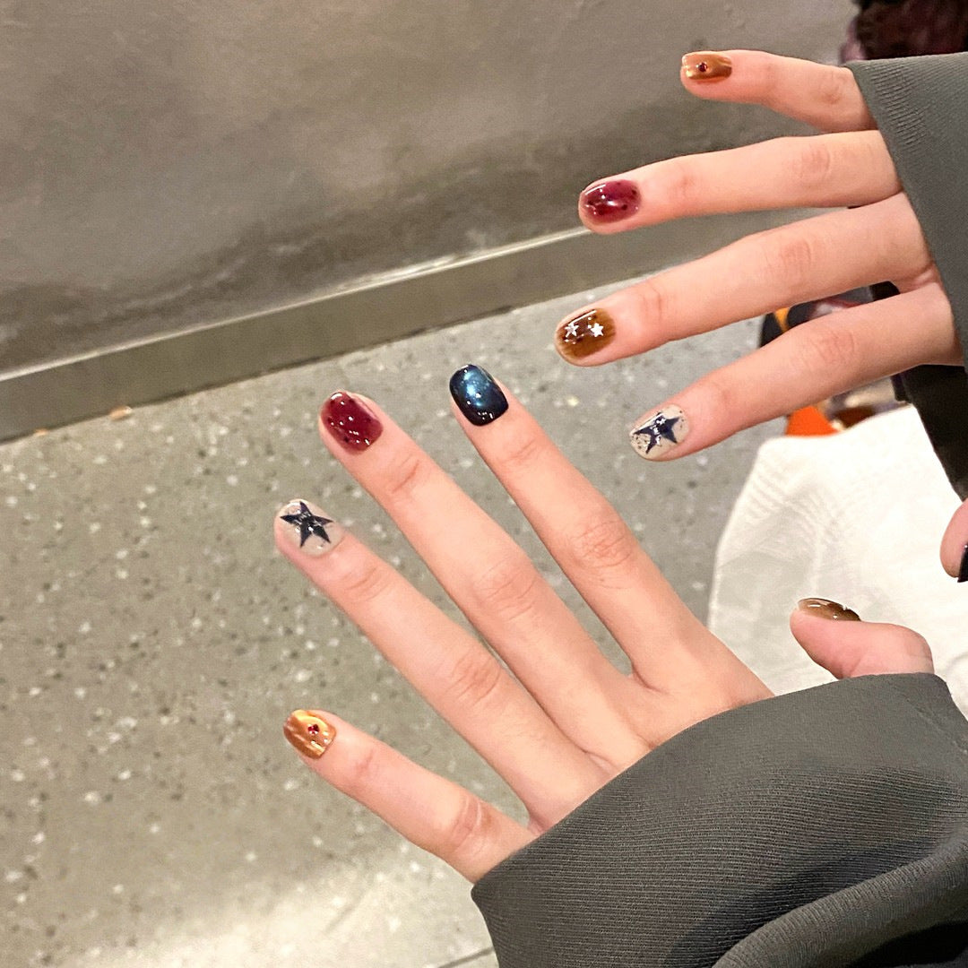Kunstnägel mit Funkelndem Sternendesign Brehn