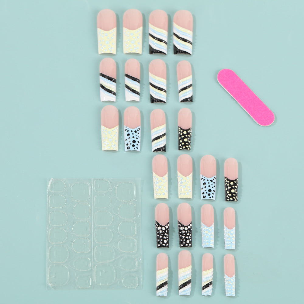 Kunstnagel Set mit stilvollen geometrischen Designs Brehn