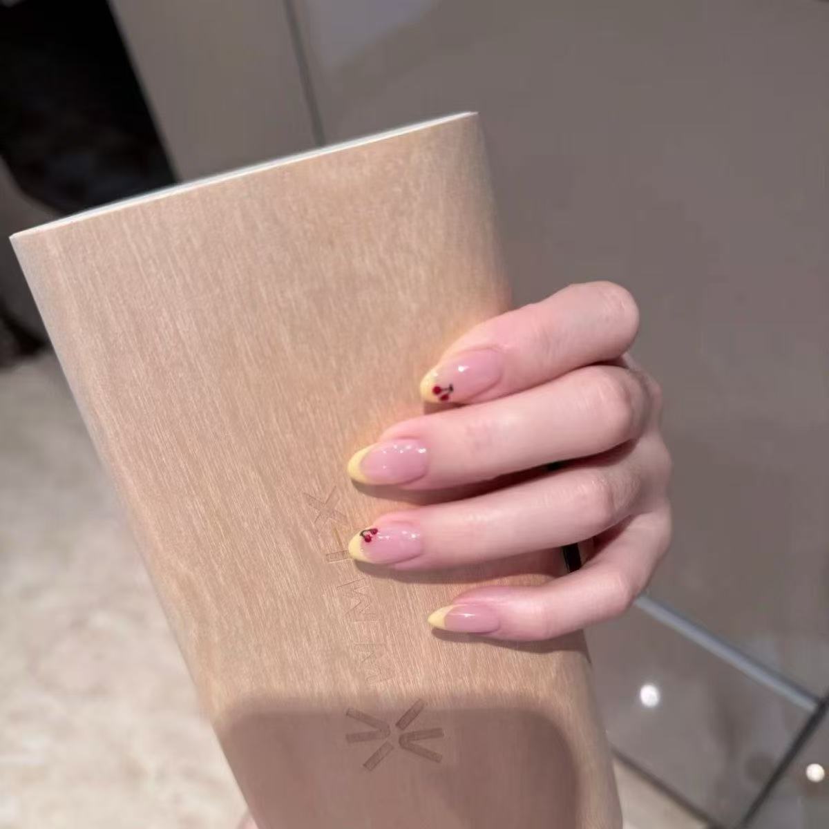 Stylische Nagelkunstverlängerungen
